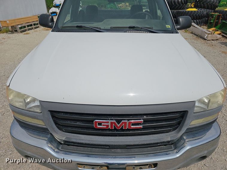 image for item DO2810 2006 GMC Sierra 2500HD  pickup truck