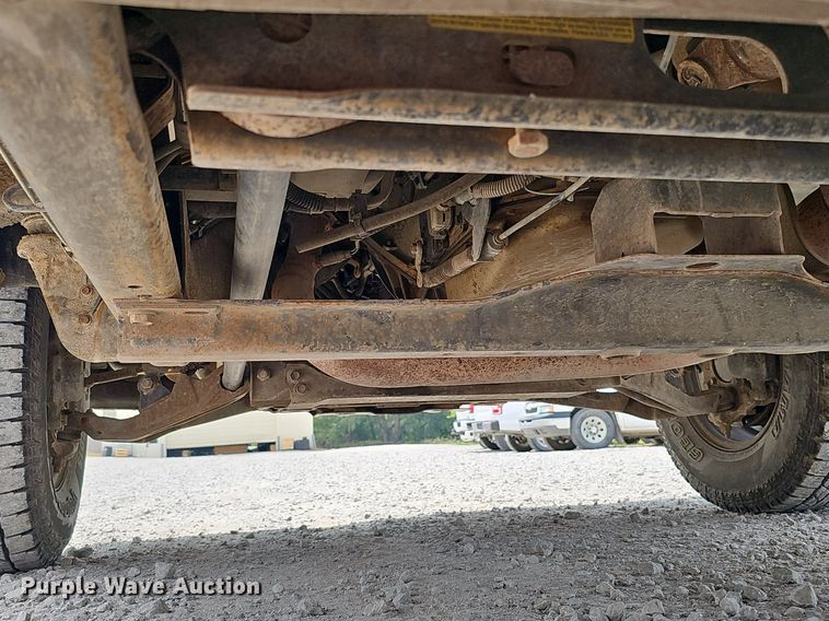 image for item DO2810 2006 GMC Sierra 2500HD  pickup truck