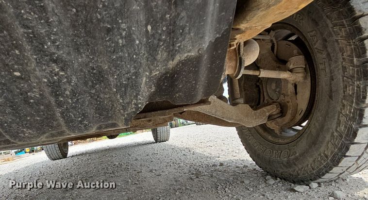 image for item DO2810 2006 GMC Sierra 2500HD  pickup truck