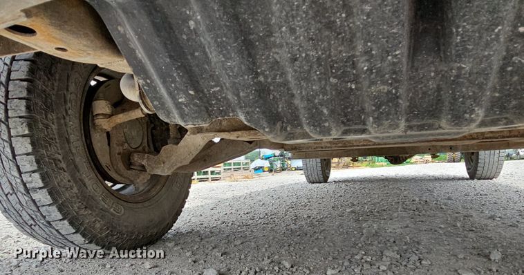 image for item DO2810 2006 GMC Sierra 2500HD  pickup truck