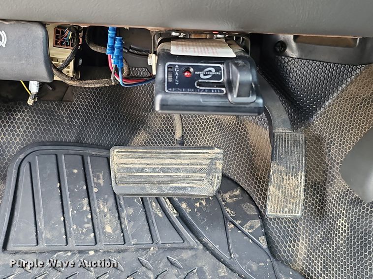 image for item DO2810 2006 GMC Sierra 2500HD  pickup truck