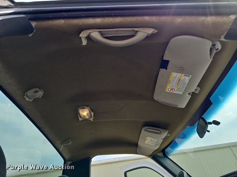 image for item DO2810 2006 GMC Sierra 2500HD  pickup truck