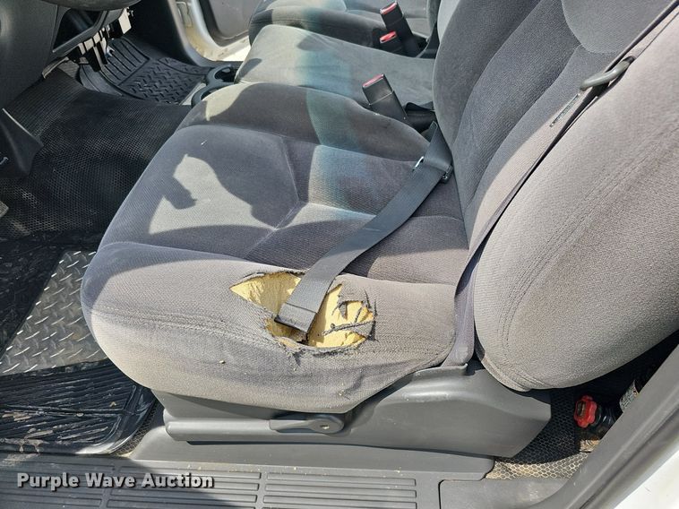 image for item DO2810 2006 GMC Sierra 2500HD  pickup truck