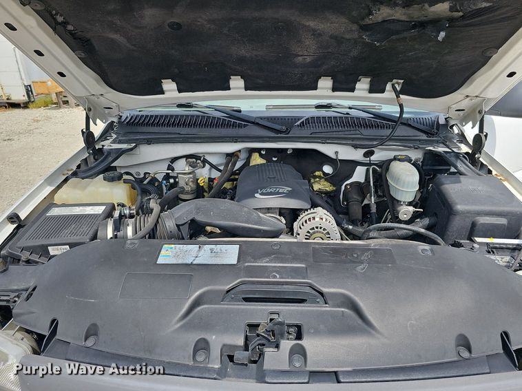 image for item DO2810 2006 GMC Sierra 2500HD  pickup truck