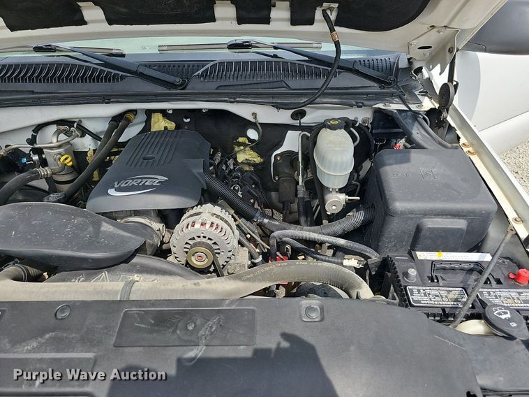 image for item DO2810 2006 GMC Sierra 2500HD  pickup truck