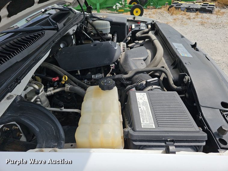 image for item DO2810 2006 GMC Sierra 2500HD  pickup truck