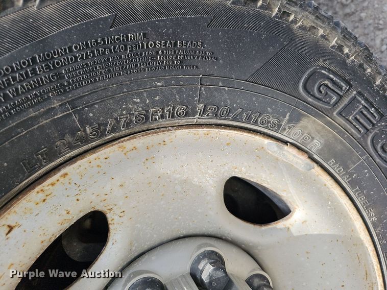 image for item DO2810 2006 GMC Sierra 2500HD  pickup truck