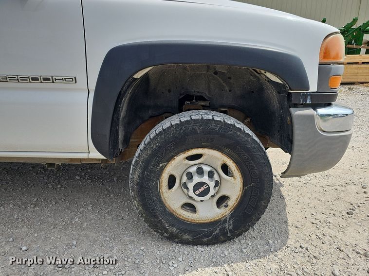 image for item DO2810 2006 GMC Sierra 2500HD  pickup truck