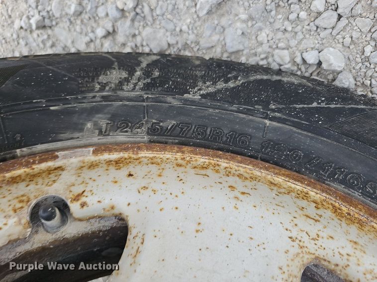 image for item DO2810 2006 GMC Sierra 2500HD  pickup truck