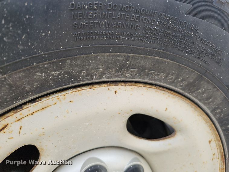 image for item DO2810 2006 GMC Sierra 2500HD  pickup truck