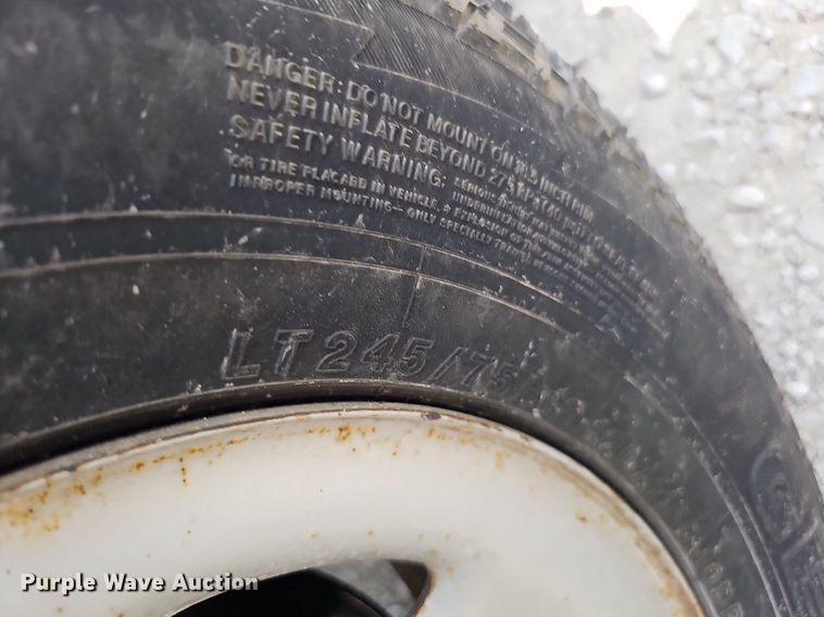 image for item DO2810 2006 GMC Sierra 2500HD  pickup truck