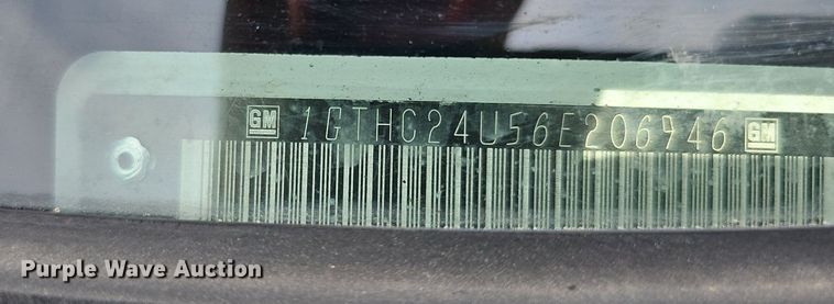 image for item DO2810 2006 GMC Sierra 2500HD  pickup truck