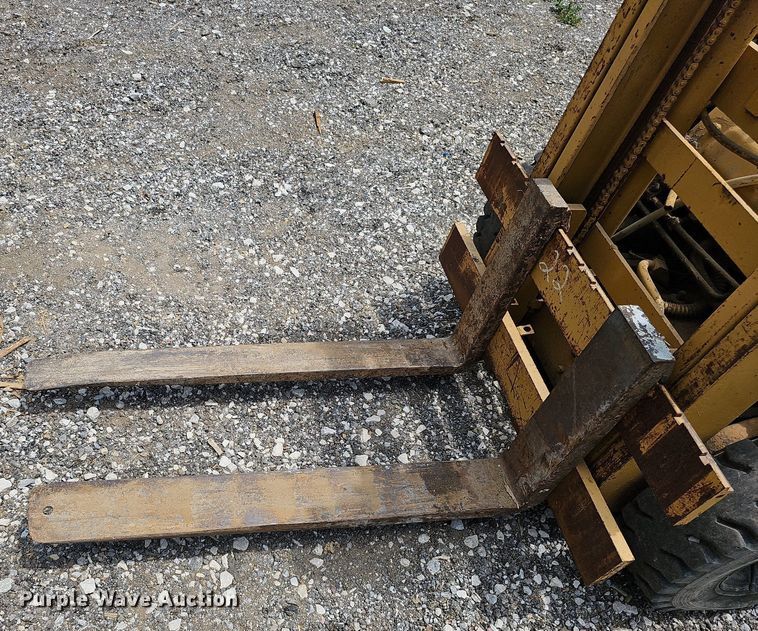 image for item DO2819 Komatsu FG14L-12  forklift