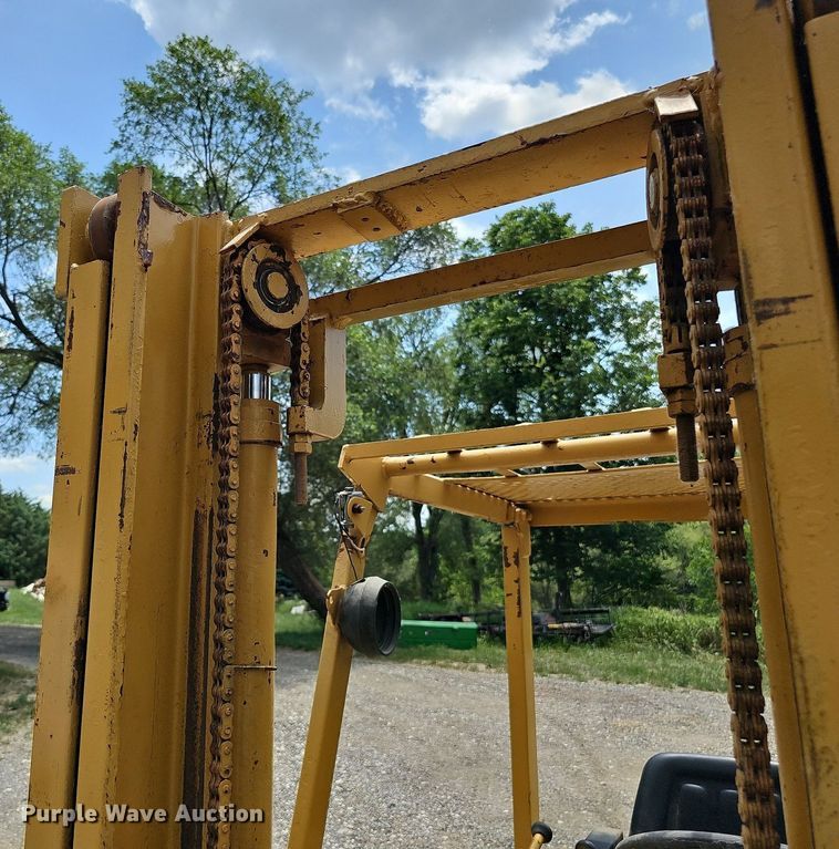 image for item DO2819 Komatsu FG14L-12  forklift