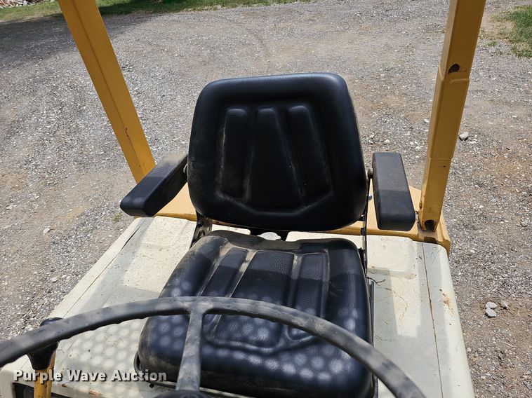 image for item DO2819 Komatsu FG14L-12  forklift