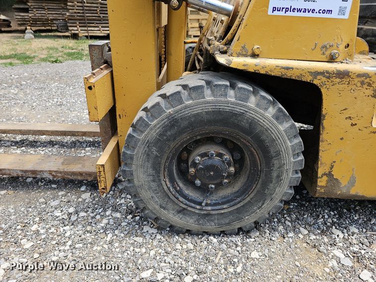 image for item DO2819 Komatsu FG14L-12  forklift