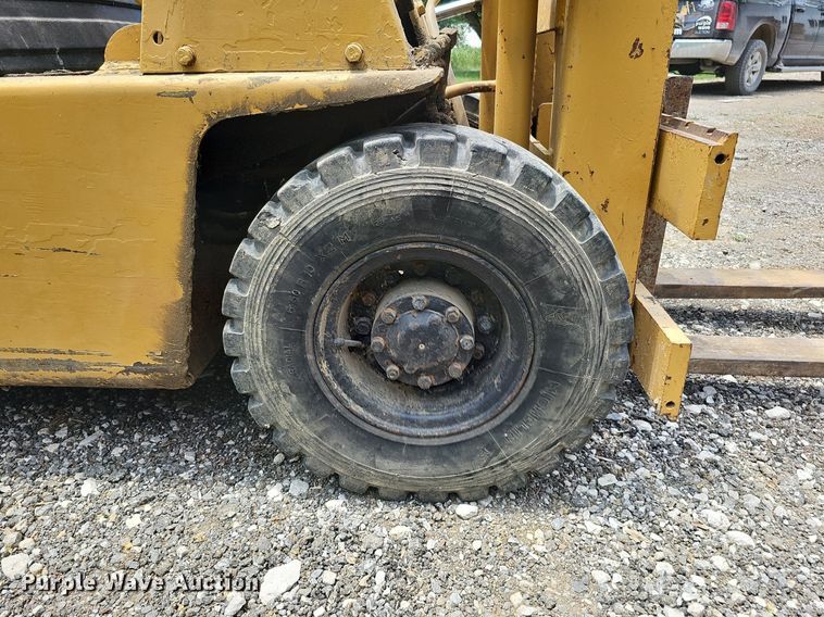 image for item DO2819 Komatsu FG14L-12  forklift