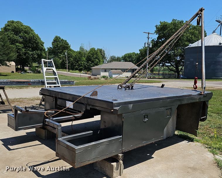 image for item DO2833 Steel winch truck bed