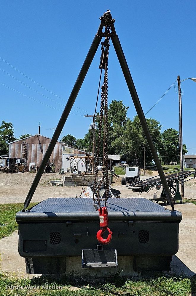 image for item DO2833 Steel winch truck bed