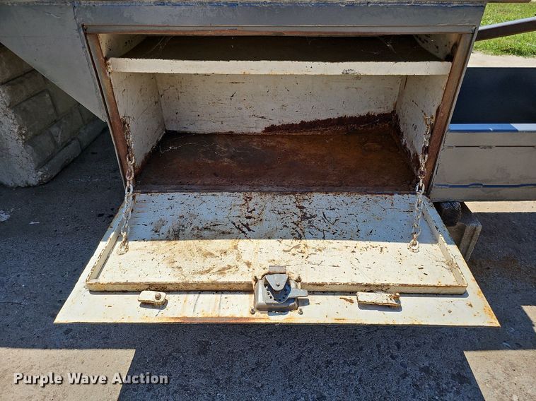 image for item DO2833 Steel winch truck bed