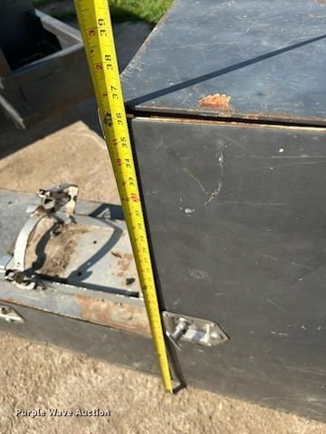 image for item DO2833 Steel winch truck bed