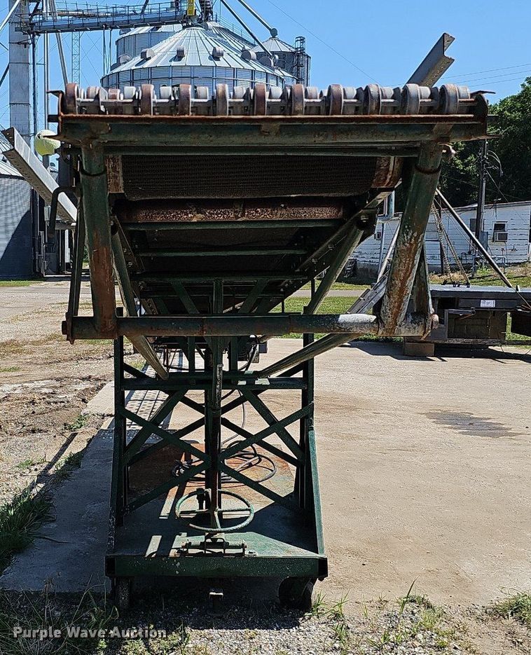 image for item DO2835 Rapistan 601-15-S-2418-3/4  box conveyor system