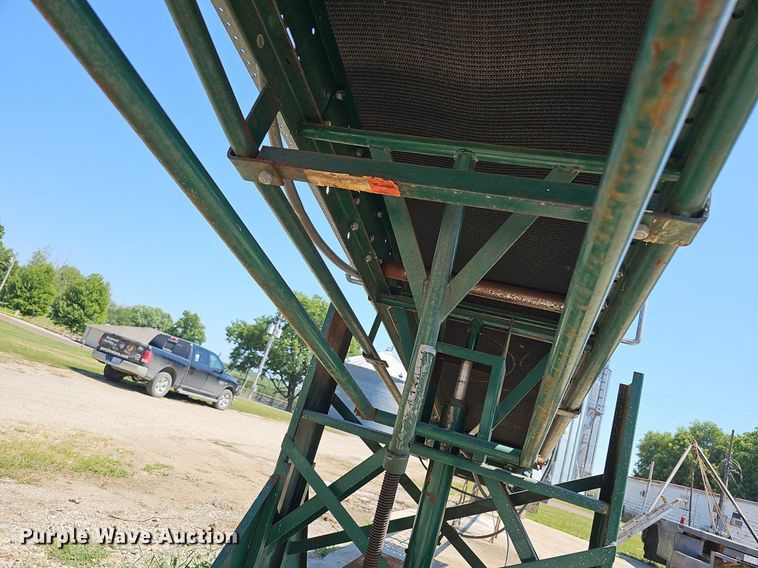 image for item DO2835 Rapistan 601-15-S-2418-3/4  box conveyor system