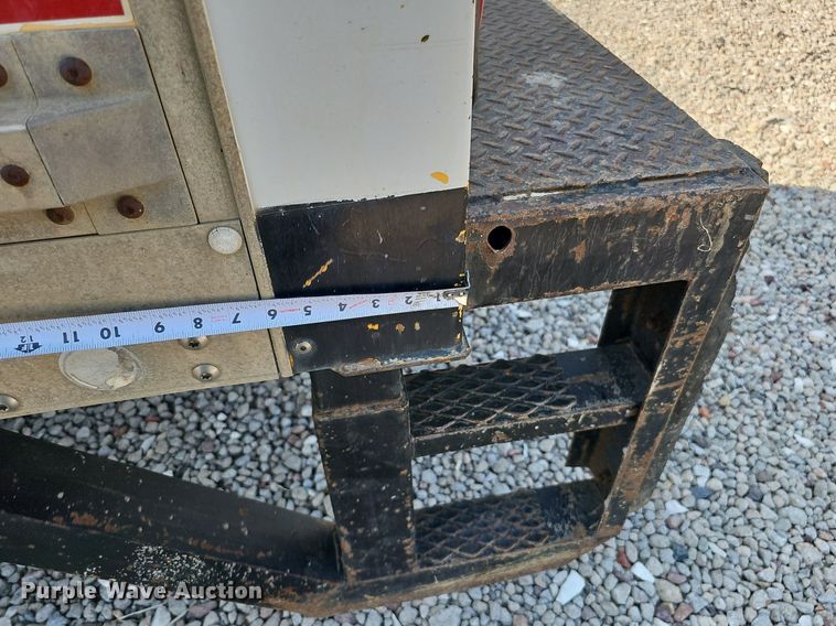 image for item DO2842 2001 Freightliner FL50  box truck