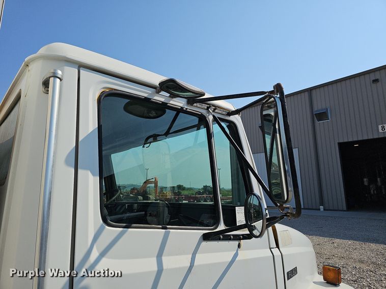 image for item DO2842 2001 Freightliner FL50  box truck