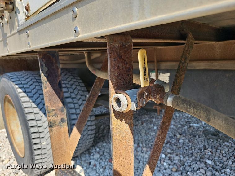 image for item DO2842 2001 Freightliner FL50  box truck