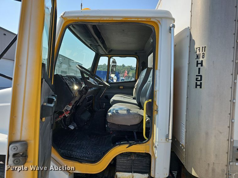 image for item DO2842 2001 Freightliner FL50  box truck