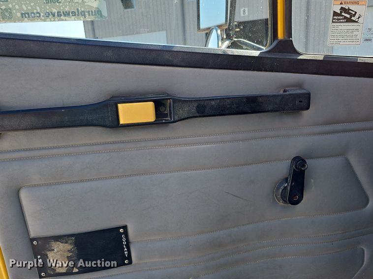 image for item DO2842 2001 Freightliner FL50  box truck