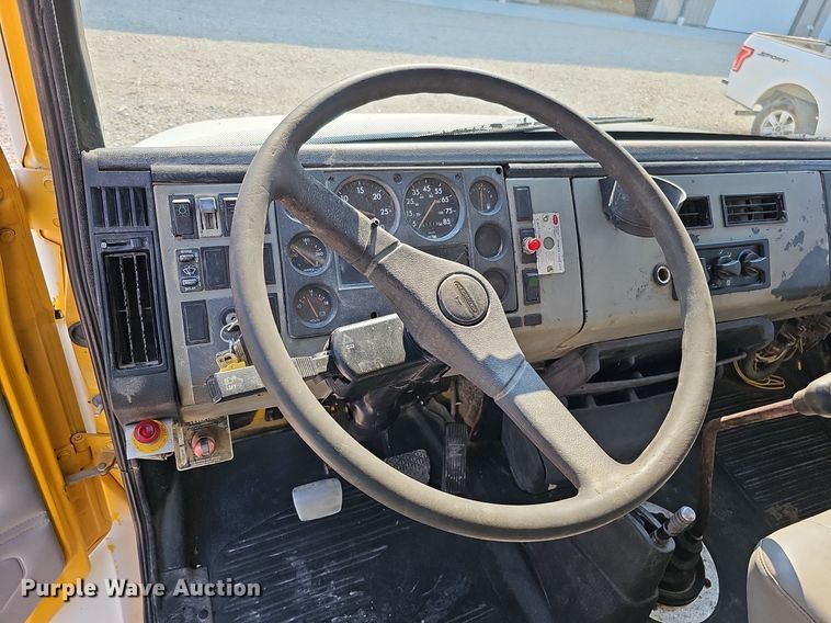 image for item DO2842 2001 Freightliner FL50  box truck