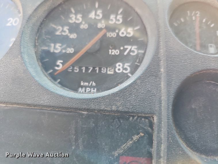 image for item DO2842 2001 Freightliner FL50  box truck