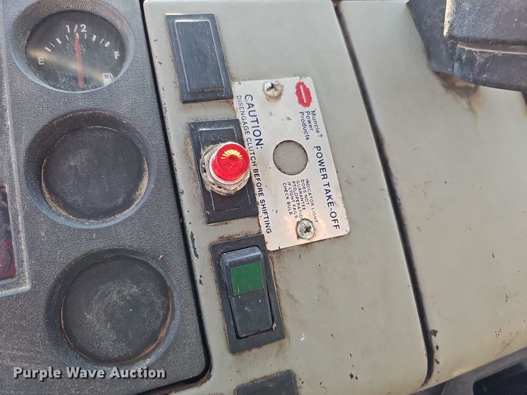 image for item DO2842 2001 Freightliner FL50  box truck