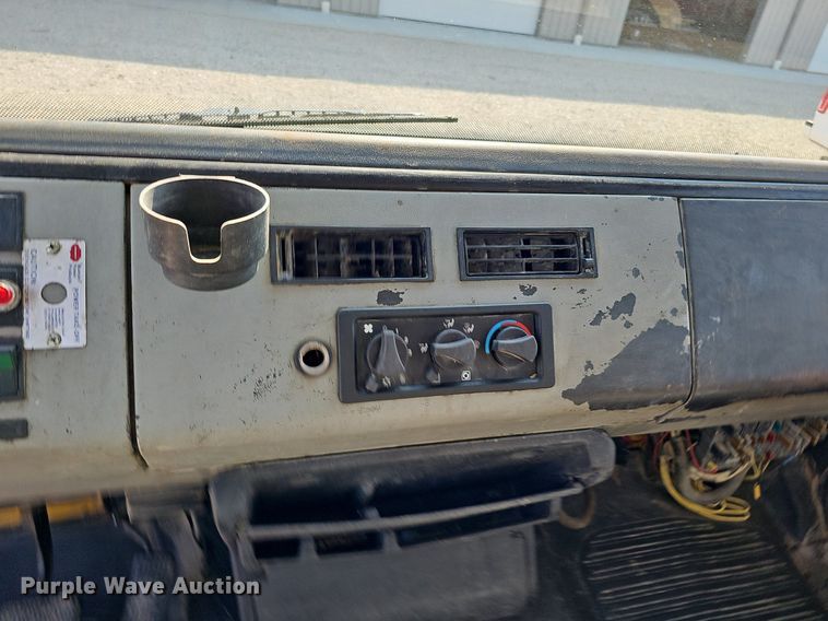 image for item DO2842 2001 Freightliner FL50  box truck