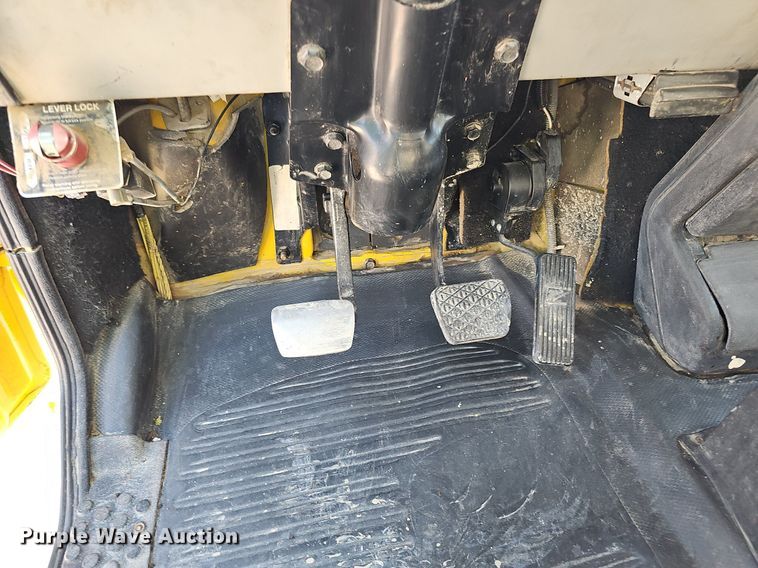 image for item DO2842 2001 Freightliner FL50  box truck