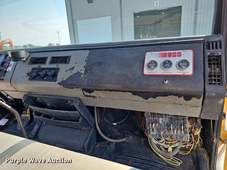 image for item DO2842 2001 Freightliner FL50  box truck