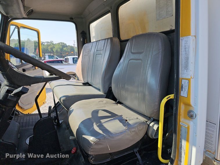 image for item DO2842 2001 Freightliner FL50  box truck