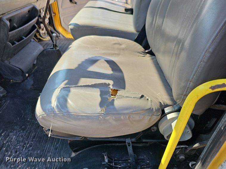 image for item DO2842 2001 Freightliner FL50  box truck