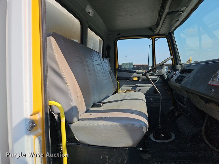 image for item DO2842 2001 Freightliner FL50  box truck