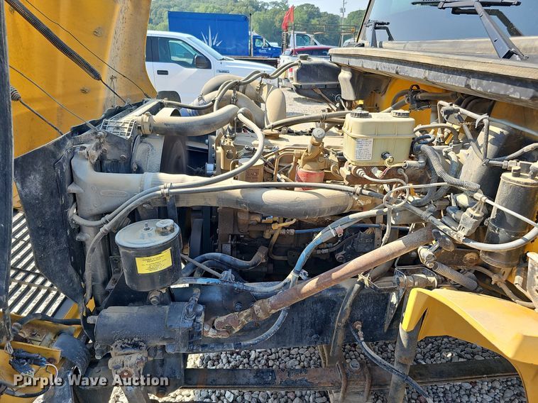 image for item DO2842 2001 Freightliner FL50  box truck