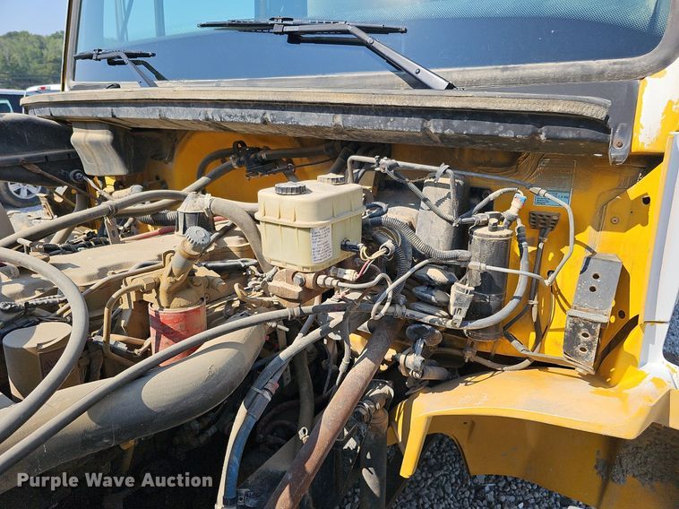 image for item DO2842 2001 Freightliner FL50  box truck