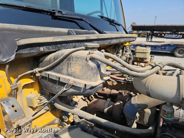 image for item DO2842 2001 Freightliner FL50  box truck