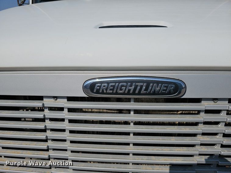image for item DO2842 2001 Freightliner FL50  box truck