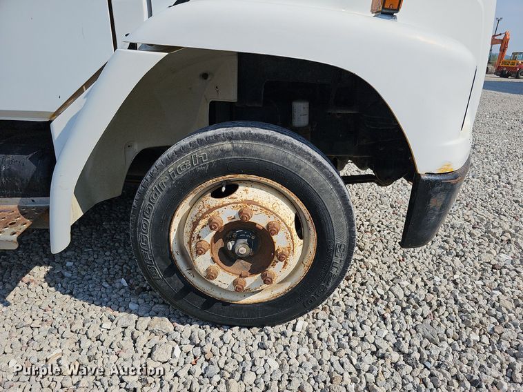 image for item DO2842 2001 Freightliner FL50  box truck