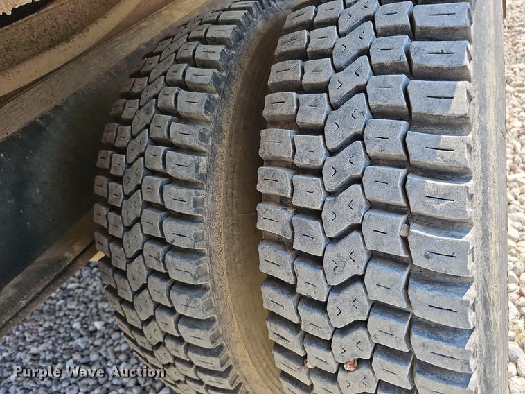 image for item DO2842 2001 Freightliner FL50  box truck