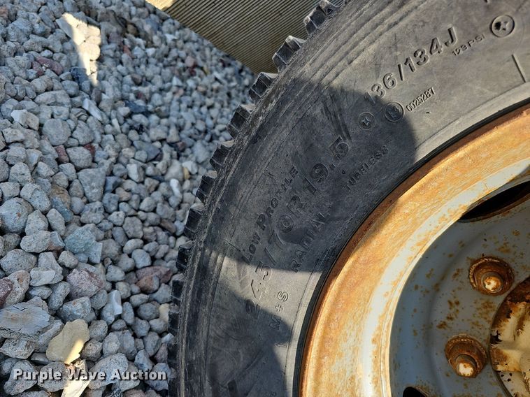 image for item DO2842 2001 Freightliner FL50  box truck