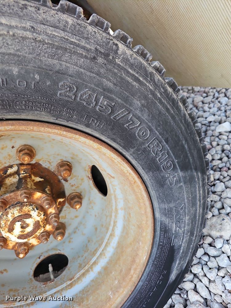 image for item DO2842 2001 Freightliner FL50  box truck