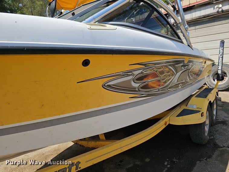 image for item DO2843 2003 Mastercraft  boat